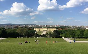 3 Rooms Sunny Apartments-Schoenbrunn, 100M2 With Balcony